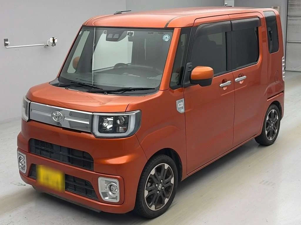 Toyota Pixis Mega LA700A 2019